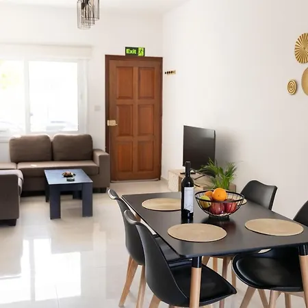 Cozy Oasis Lemon Tree - In The Heart Of Kato Paphos