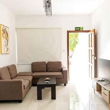 Cozy Oasis Lemon Tree - In The Heart Of Kato Paphos